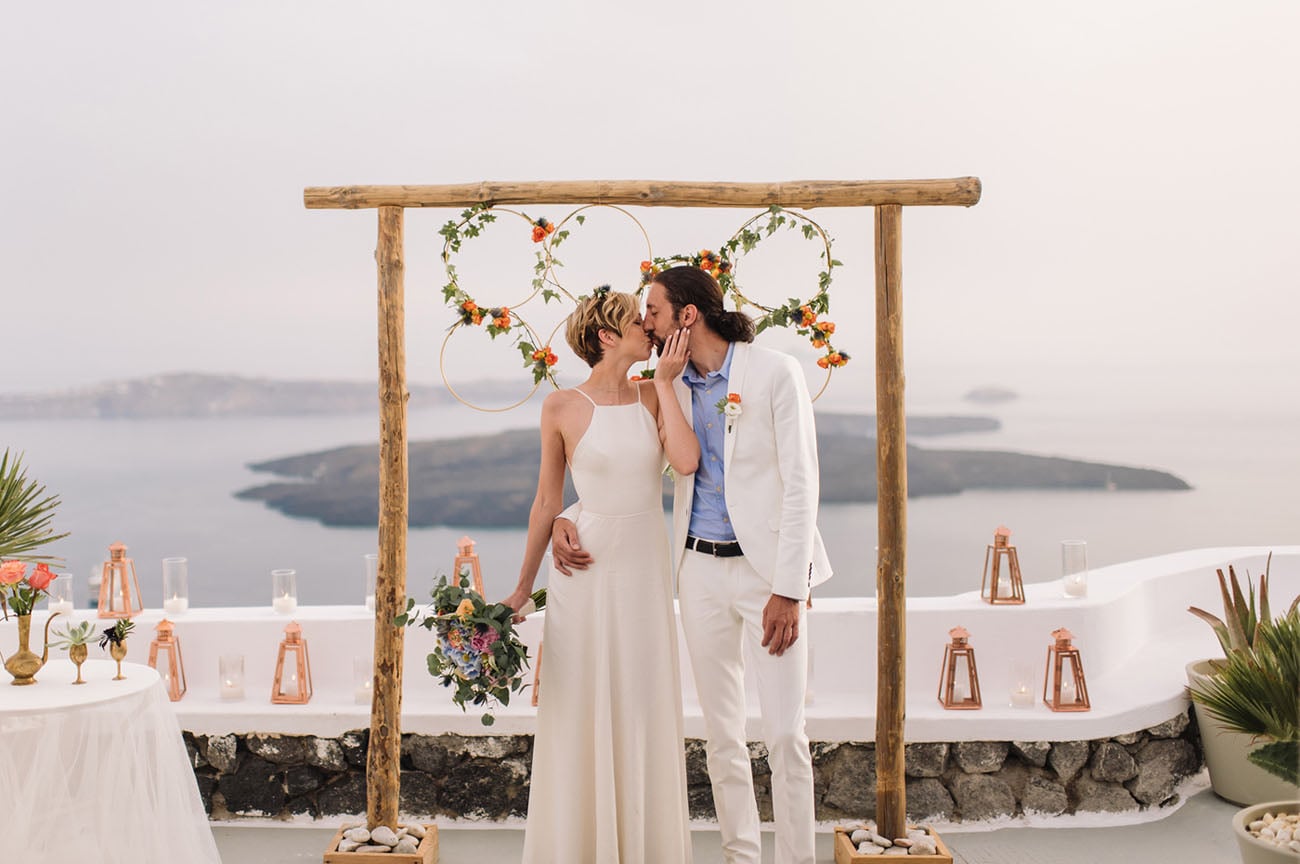 Η Σαντορίνη στους νέους προορισμούς της Jet2Weddings το 2027