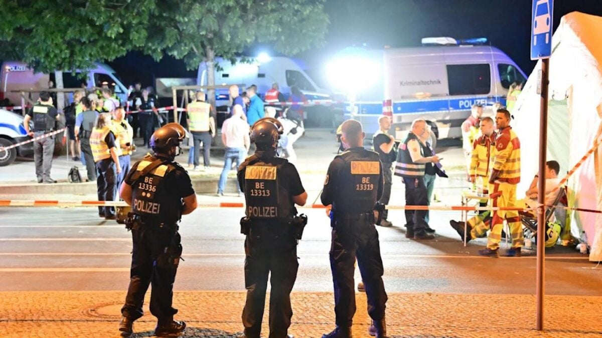 Βερολίνο: Στη δημοσιότητα η φωτογραφία του υπόπτου για τη φονική επίθεση - Γνωστός στις Αρχές από τη δράση του στον ισλαμιστικό χώρο 2 Βερολίνο: Στη δημοσιότητα η φωτογραφία του υπόπτου για τη φονική επίθεση – Γνωστός στις Αρχές από τη δράση του στον ισλαμιστικό χώρο