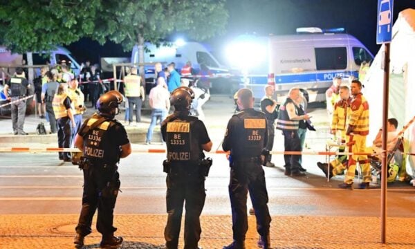 Βερολίνο: Στη δημοσιότητα η φωτογραφία του υπόπτου για τη φονική επίθεση – Γνωστός στις Αρχές από τη δράση του στον ισλαμιστικό χώρο