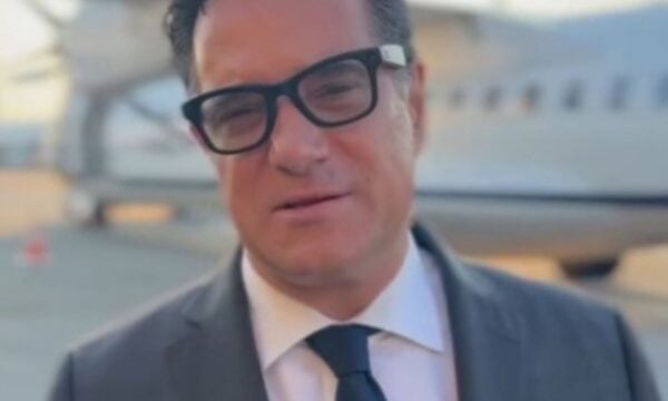Γεωργιάδης για τα έξυπνα γυαλιά: «Είναι τα Meta2, τα διάλεξα διότι μου αρέσουν και κοστίζουν 600 ευρώ – Δεν κάνουν μυστική ή παράνομη εγγραφή»