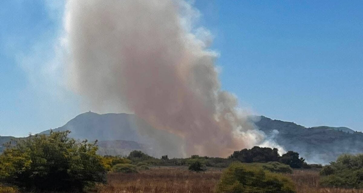 Φωτιά στην Κέρκυρα, στην περιοχή Γιαννάδες – Επιχειρούν εναέρια μέσα