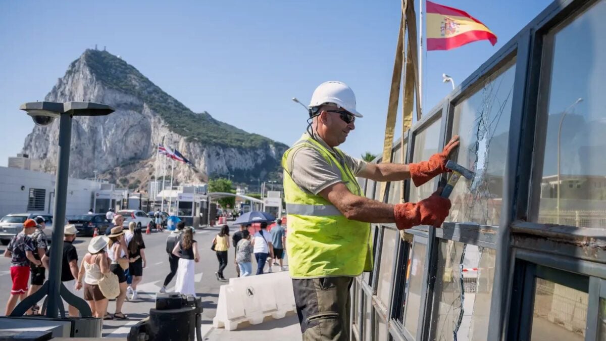 Γιβραλτάρ: Έπεσε ο φράχτης στα σύνορα με την Ισπανία έπειτα από 57 χρόνια – Τι αλλάζει με την ιστορική συμφωνία 6 Γιβραλτάρ: Έπεσε ο φράχτης στα σύνορα με την Ισπανία έπειτα από 57 χρόνια – Τι αλλάζει με την ιστορική συμφωνία