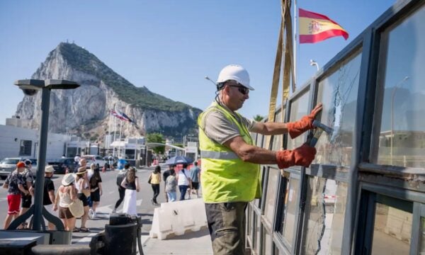 Γιβραλτάρ: Έπεσε ο φράχτης στα σύνορα με την Ισπανία έπειτα από 57 χρόνια – Τι αλλάζει με την ιστορική συμφωνία