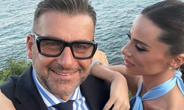 Μαρία Αντωνά: Συνεχίζει τις διακοπές της με τον Γιώργο Λιάγκα στην Παναγιά της Τήνου (Φωτογραφίες)
