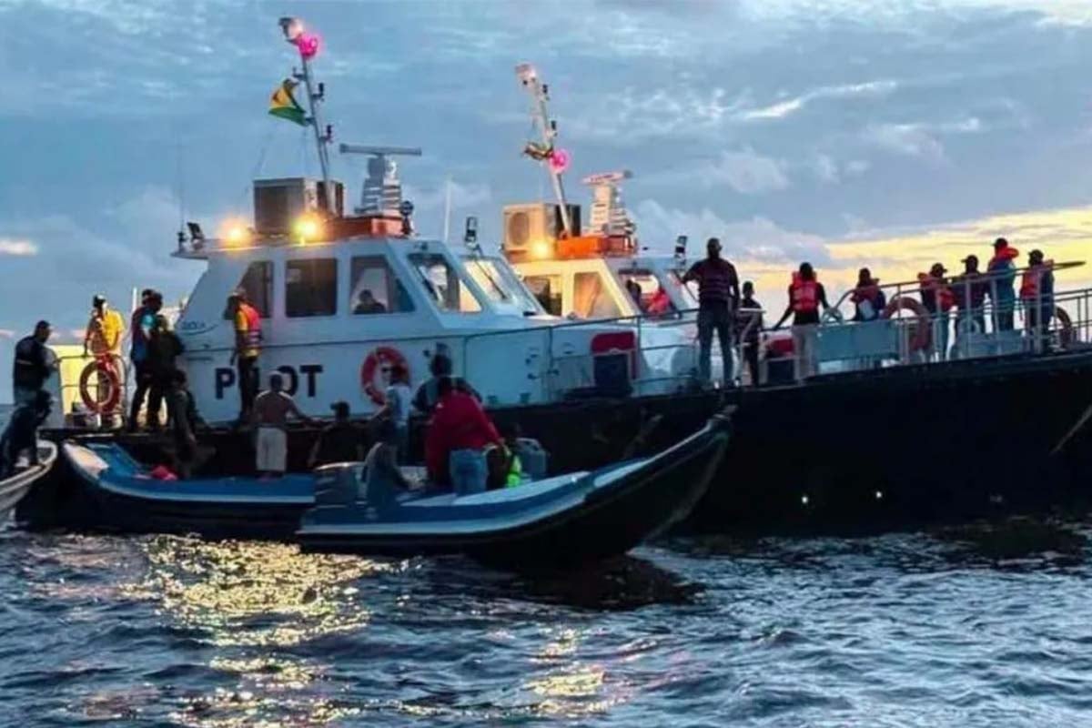 Τραγωδία στη Γουιάνα: Φεριμπότ ανετράπη στον Ατλαντικό από τεράστιο κύμα – Σε εξέλιξη οι έρευνες για 66 αγνοούμενους