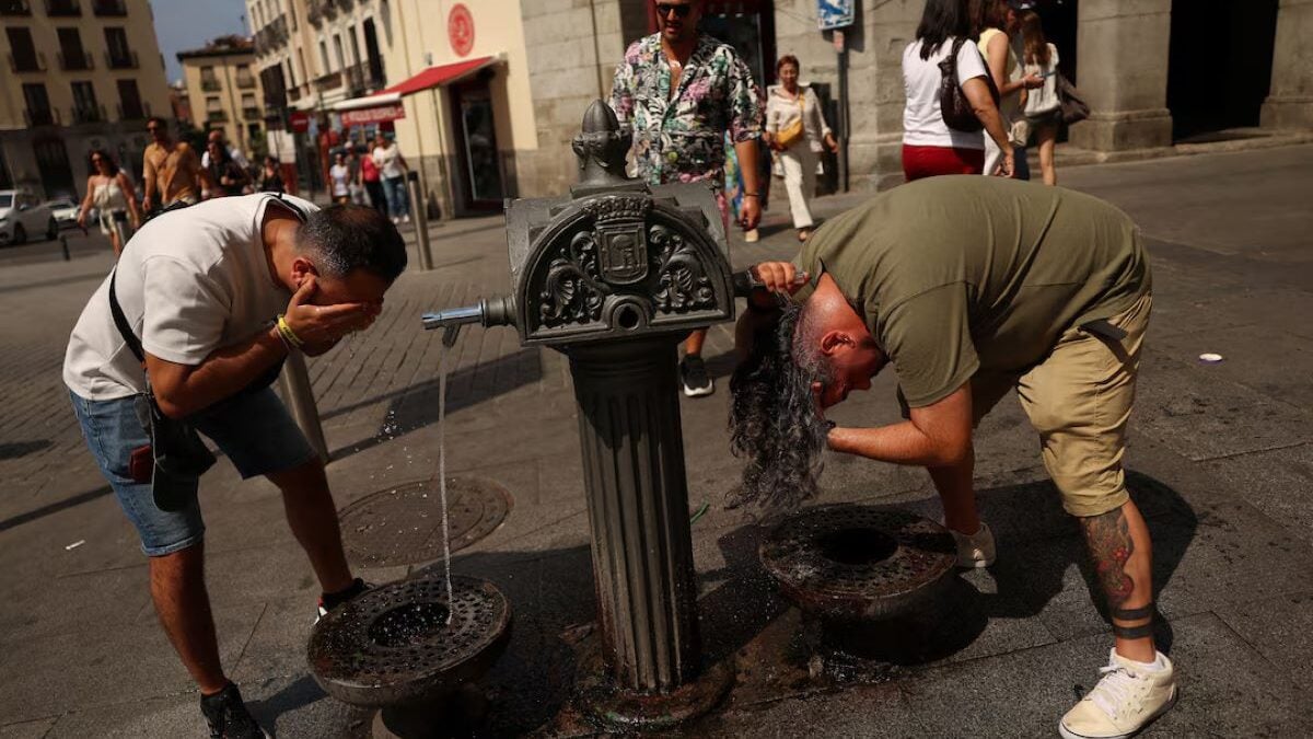 Τρίτος καύσωνας στην Ευρώπη με ρεκόρ ζέστης και πύρινες λαίλαπες σε Γαλλία και Ισπανία – Πώς επηρεάζεται η Ελλάδα 1 Τρίτος καύσωνας στην Ευρώπη με ρεκόρ ζέστης και πύρινες λαίλαπες σε Γαλλία και Ισπανία – Πώς επηρεάζεται η Ελλάδα