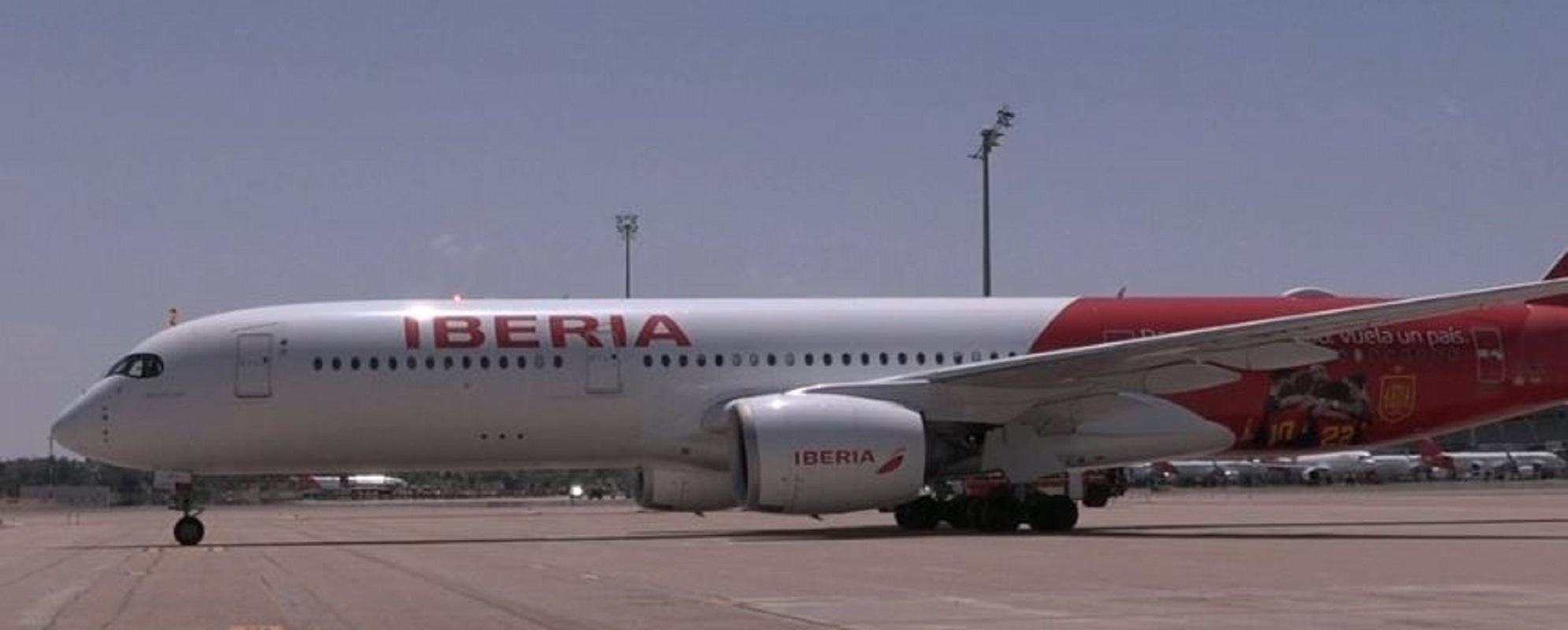 Η εθνική Ισπανίας επέστρεψε στη Μαδρίτη με το Παγκόσμιο Κύπελλο - ΒΙΝΤΕΟ 7 screenshot