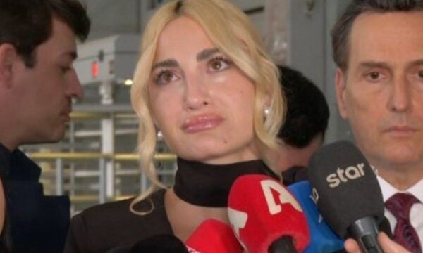Ιωάννα Τούνη: Βραδινή έξοδος με τον σύντροφό της Δημήτρη στην παραλία της Θεσσαλονίκης