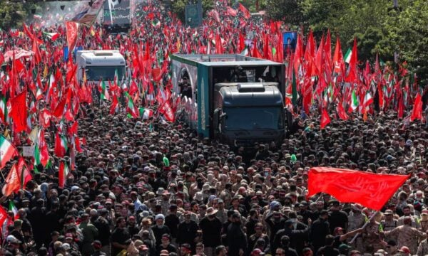 Ιράν: Αντίσταση και εκδίκηση με τον αποχαιρετισμό του στον Χαμενεΐ