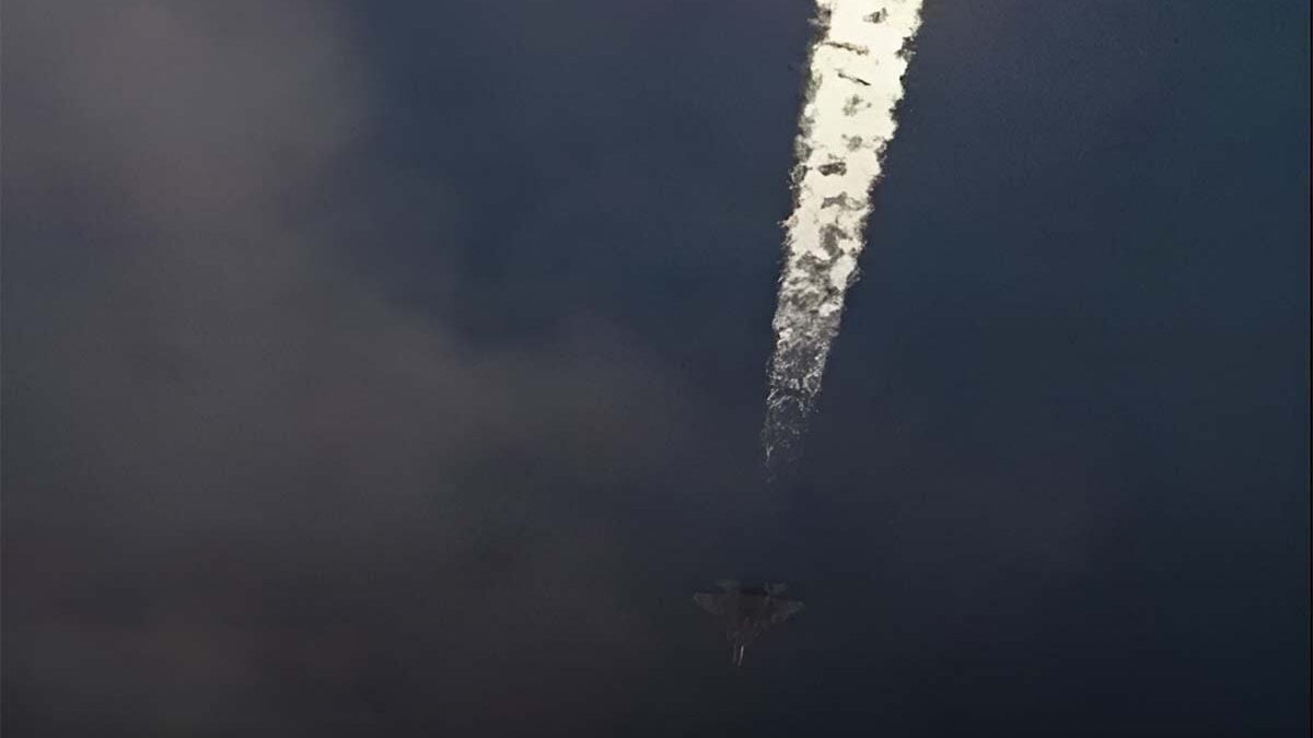 Ιράν: Ανακοίνωσε επίθεση με drones κατά αμερικανικών ελικοπτέρων και αεροσκαφών στο Μπαχρέιν, ήχησαν ξανά οι σειρήνες αεράμυνας 1 Ιράν: Ανακοίνωσε επίθεση με drones κατά αμερικανικών ελικοπτέρων και αεροσκαφών στο Μπαχρέιν, ήχησαν ξανά οι σειρήνες αεράμυνας