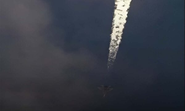 Ιράν: Ανακοίνωσε επίθεση με drones κατά αμερικανικών ελικοπτέρων και αεροσκαφών στο Μπαχρέιν, ήχησαν ξανά οι σειρήνες αεράμυνας