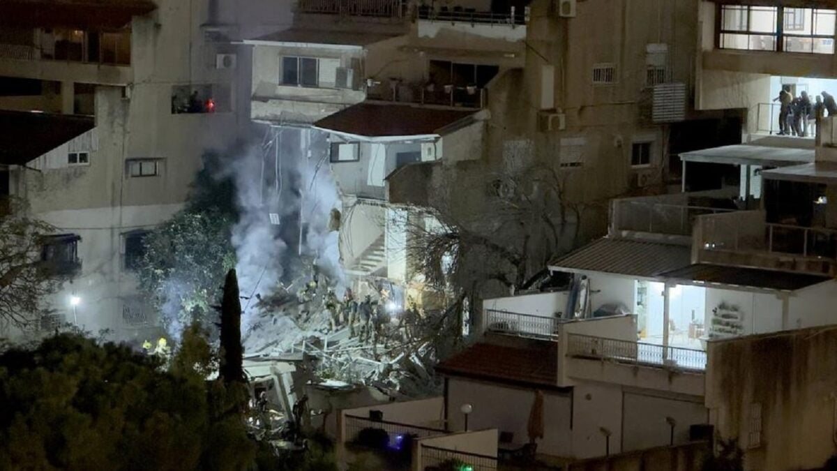 Χώρες του Κόλπου και η Ιορδανία καταδικάζουν τις επιθέσεις του Ιράν: Ζητούν επείγον ψήφισμα από τον ΟΗΕ 1 Χώρες του Κόλπου και η Ιορδανία καταδικάζουν τις επιθέσεις του Ιράν: Ζητούν επείγον ψήφισμα από τον ΟΗΕ