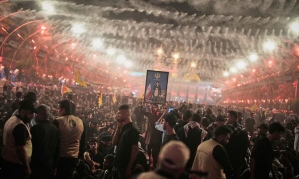 ΗΠΑ και Ιράν: Εκατέρωθεν πλήγματα στη Μέση Ανατολή απειλούν την εύθραυστη εκεχειρία