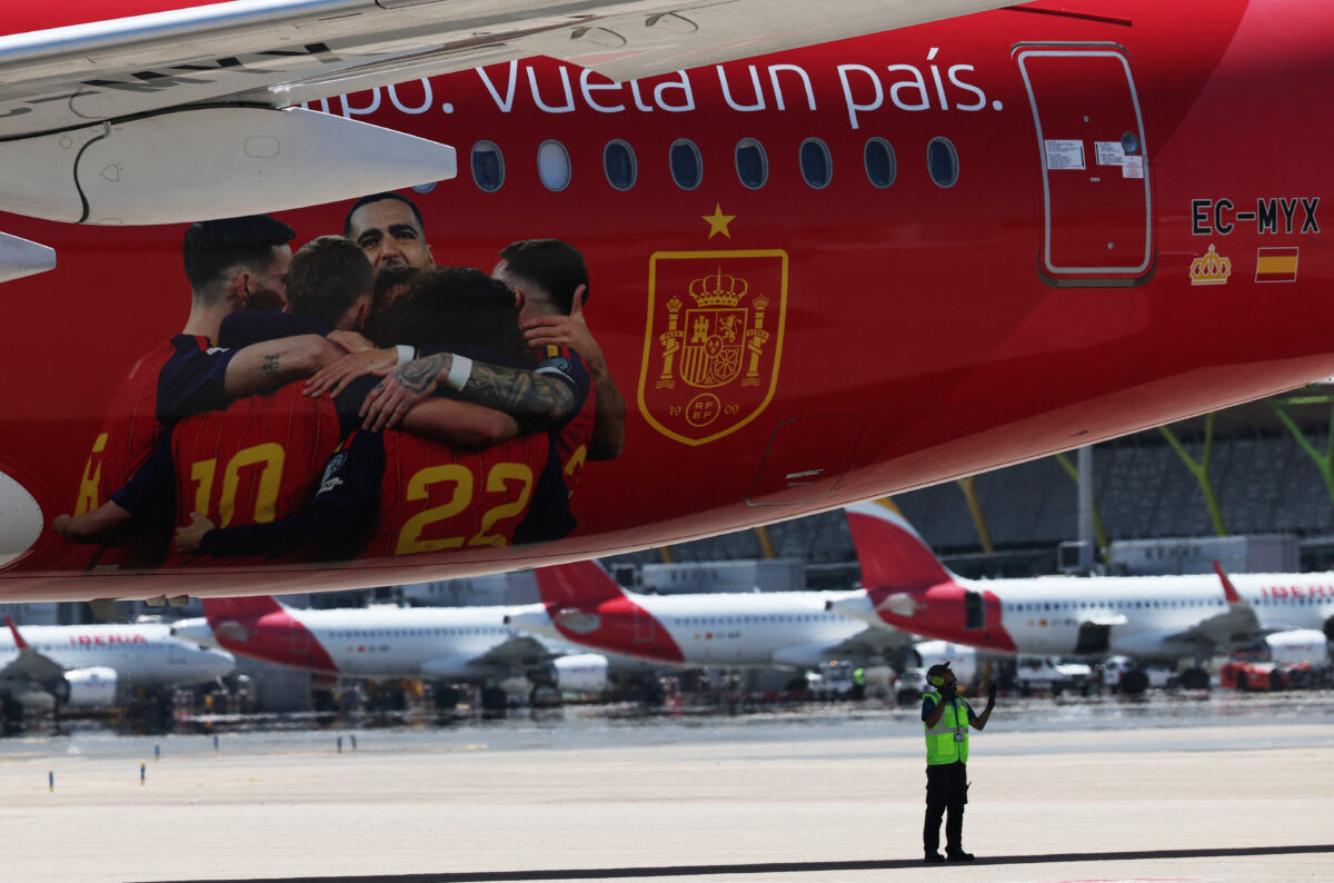 Παγκόσμιοι πρωταθλητές επέστρεψαν στην Ισπανία μετά την κατάκτηση του Μουντιάλ