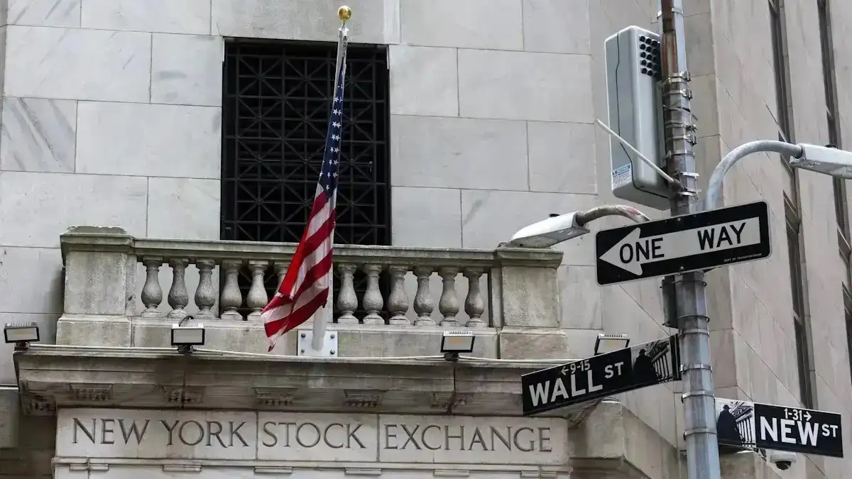 Wall Street: Θετικό πρόσημο παρά το «ομιχλώδες τοπίο» στη Μέση Ανατολή 1 Wall Street: Θετικό πρόσημο παρά το «ομιχλώδες τοπίο» στη Μέση Ανατολή