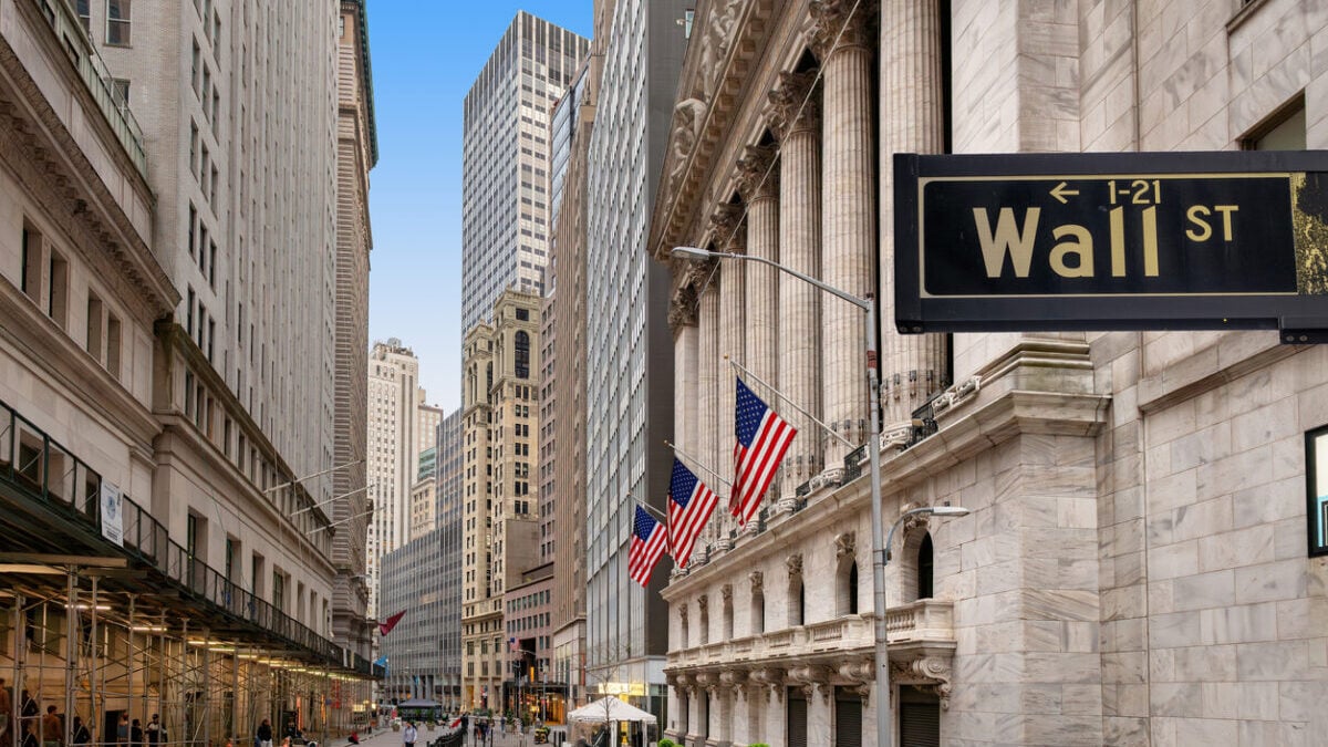 Wall Street: Άλμα 600 μονάδων για τις μετοχές του Dow Jones, νέα πτώση για την τεχνολογία 1 Wall Street: Άλμα 600 μονάδων για τις μετοχές του Dow Jones, νέα πτώση για την τεχνολογία