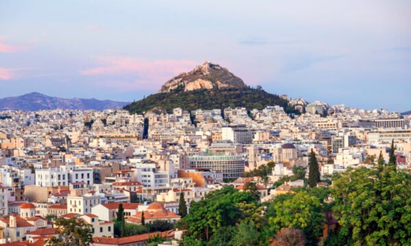 Κλείνουν οι λόφοι Λυκαβηττού και Φινόπουλου από τα μεσάνυχτα λόγω του κινδύνου πυρκαγιάς στην Αττική