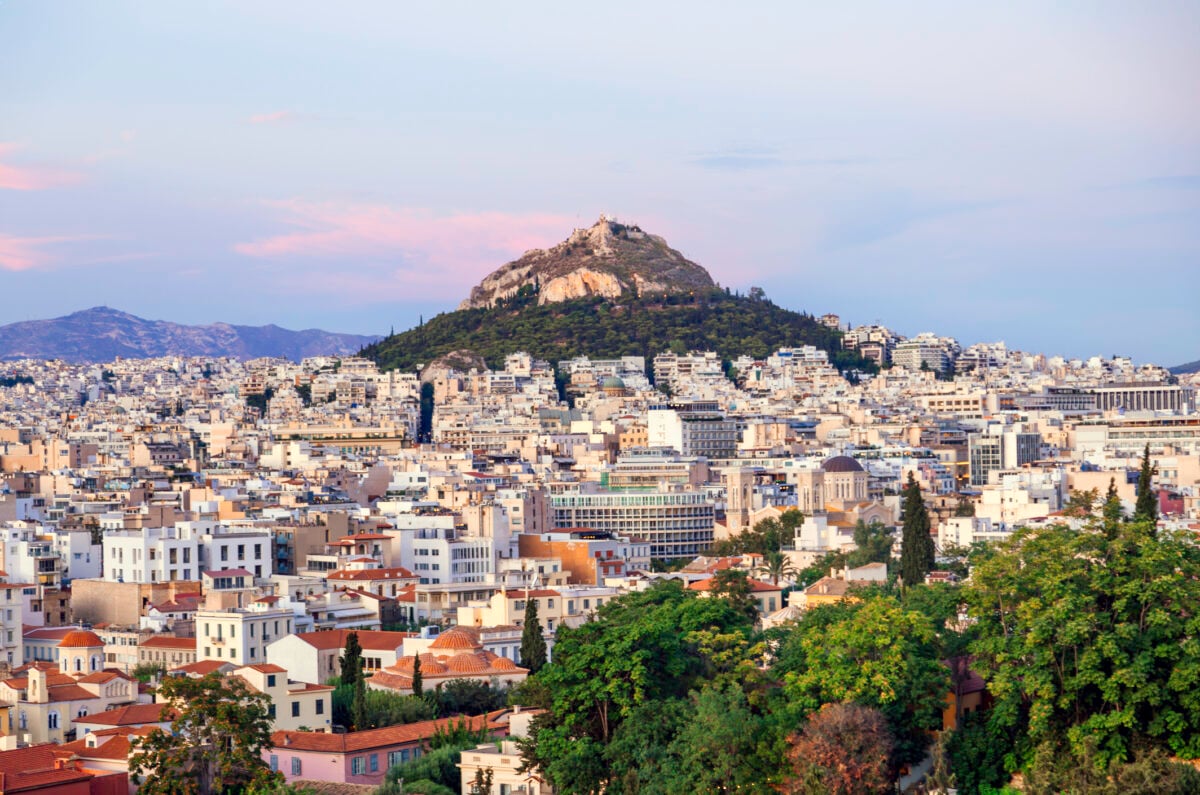 Κλείνουν οι λόφοι Λυκαβηττού και Φινόπουλου από τα μεσάνυχτα λόγω του κινδύνου πυρκαγιάς στην Αττική