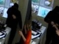 Σκληρό βίντεο: Η στιγμή που 72χρονος κοσμηματοπώλης πυροβολεί δύο ληστές – Η απόφαση που δίχασε την Ιταλία