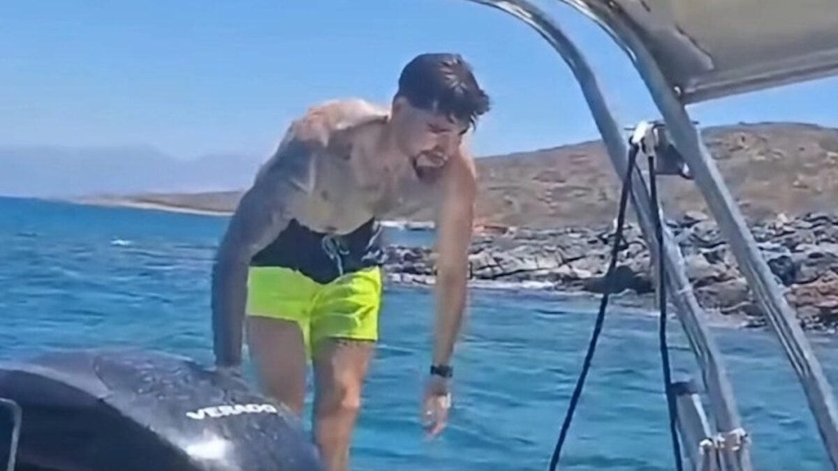 Χουάντσο Ερνανγκόμεθ κολύμπησε σε ξένο σκάφος μετά από κάλεσμα πιτσιρικάδων και τους ρώτησε «Παναθηναϊκός ή Ολυμπιακός;» 1 Χουάντσο Ερνανγκόμεθ κολύμπησε σε ξένο σκάφος μετά από κάλεσμα πιτσιρικάδων και τους ρώτησε «Παναθηναϊκός ή Ολυμπιακός;»