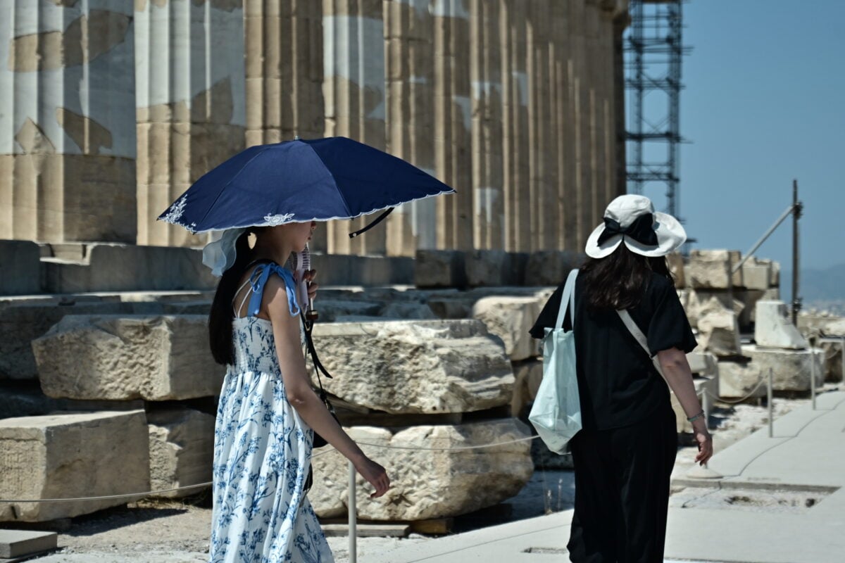 Υπέρταση και υψηλές θερμοκρασίες: Πότε ο καύσωνας γίνεται επικίνδυνος και ποια συμπτώματα πρέπει να προσέχετε