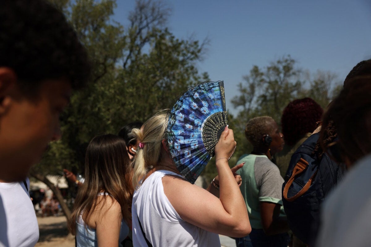 Λίβας: Το φαινόμενο που επηρεάζει την χώρα – Εκρηκτικός συνδυασμός καύσωνα, ανέμων και μείωσης της υγρασίας