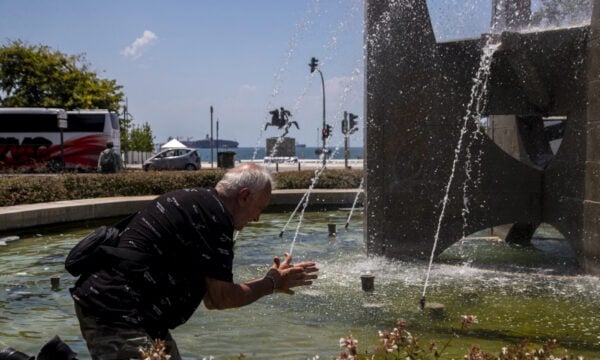 Καιρός: Ξεπέρασε τους 41 °C η μέγιστη θερμοκρασία τη Δευτέρα – Τρίτη και Τετάρτη οι χειρότερες μέρες καύσωνα