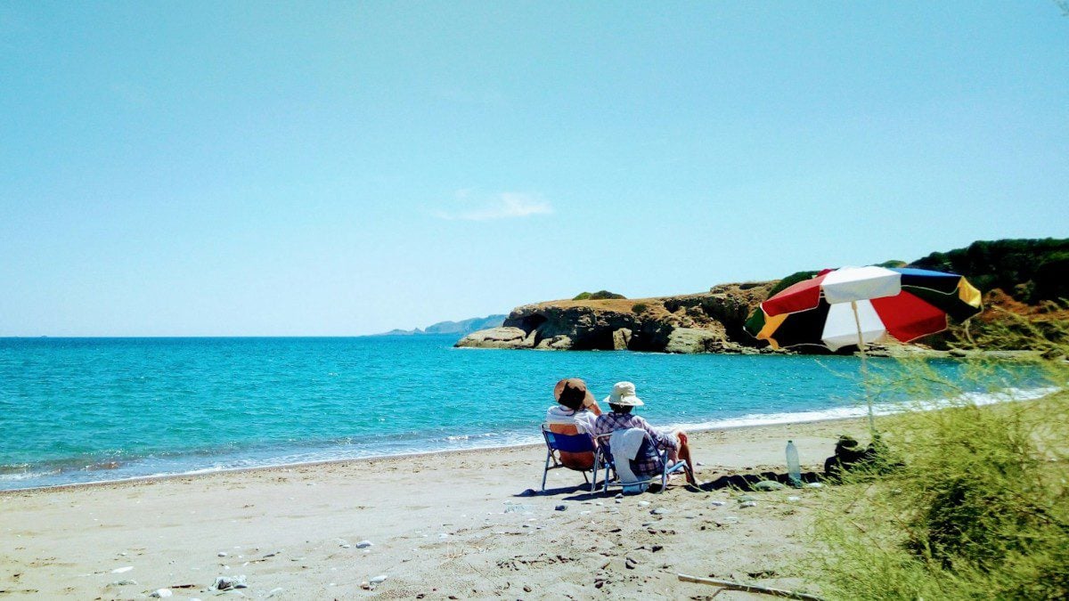 Αττική: 3 δημοφιλείς παραλίες με «Γαλάζια Σημαία» βρέθηκαν γεμάτες με εντερόκοκκους