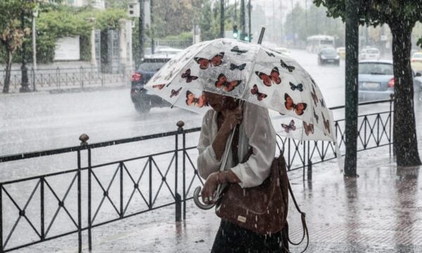 Καιρός: Σε Red code Αττική, Θεσσαλονίκη και άλλες 9 περιοχές την Παρασκευή λόγω της κακοκαιρίας – Ισχυρές καταιγίδες, χαλάζι και κεραυνοί