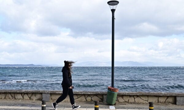 Καιρός: Με διαφορά 17,2 βαθμών Κελσίου «ξύπνησε» η Ελλάδα – Πού η θερμοκρασία άγγιξε τους 9 και 26 βαθμούς