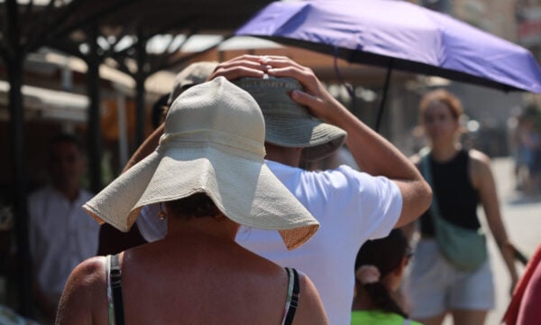 Καιρός: Ο Λίβας εκτοξεύει τη θερμοκρασία στους 43 βαθμούς Κελσίου – Ακραίος κίνδυνος για φωτιά σε Αττική, Στερεά και Πελοπόννησο