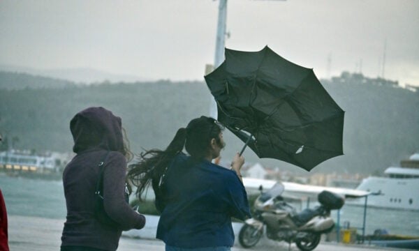 Καιρός σήμερα: 8 μποφόρ στο Αιγαίο, τοπικές βροχές σε διάφορες περιοχές και θερμοκρασία έως 34 βαθμούς