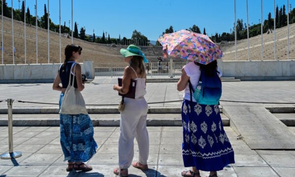 Καιρός: Θερμοκρασία έως 43,5 βαθμούς, 75 βαθμοί στο Καλλιμάρμαρο – Πότε αλλάζει το σκηνικό