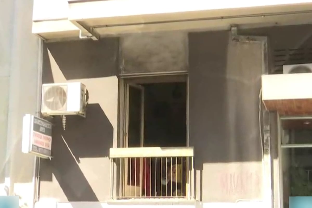Καλλιθέα: Νεκρός ο 70χρονος που ανασύρθηκε χωρίς τις αισθήσεις του από το σπίτι που έπιασε φωτιά