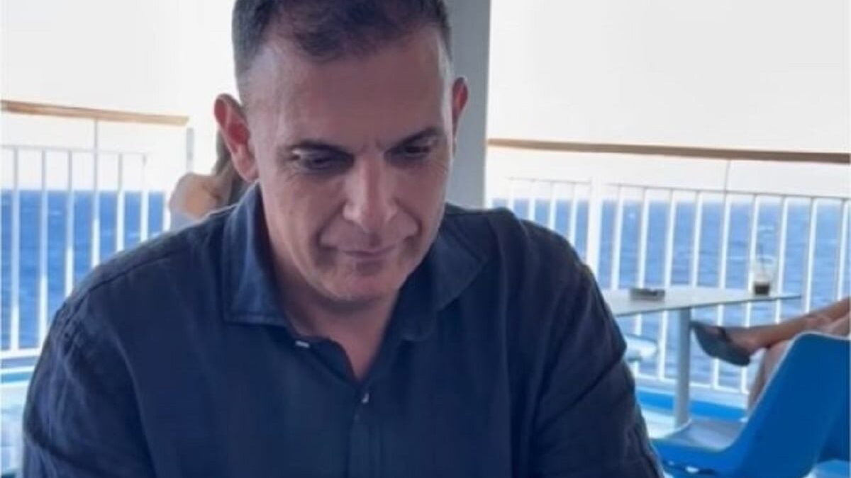Γιώργος Καραμέρος: Με βίντεο από πλοίο ανακοίνωσε την εγγραφή του στο κόμμα του Αλέξη Τσίπρα – «Άνοιξε πανιά» για την ΕΛΑΣ 1 Γιώργος Καραμέρος: Με βίντεο από πλοίο ανακοίνωσε την εγγραφή του στο κόμμα του Αλέξη Τσίπρα – «Άνοιξε πανιά» για την ΕΛΑΣ