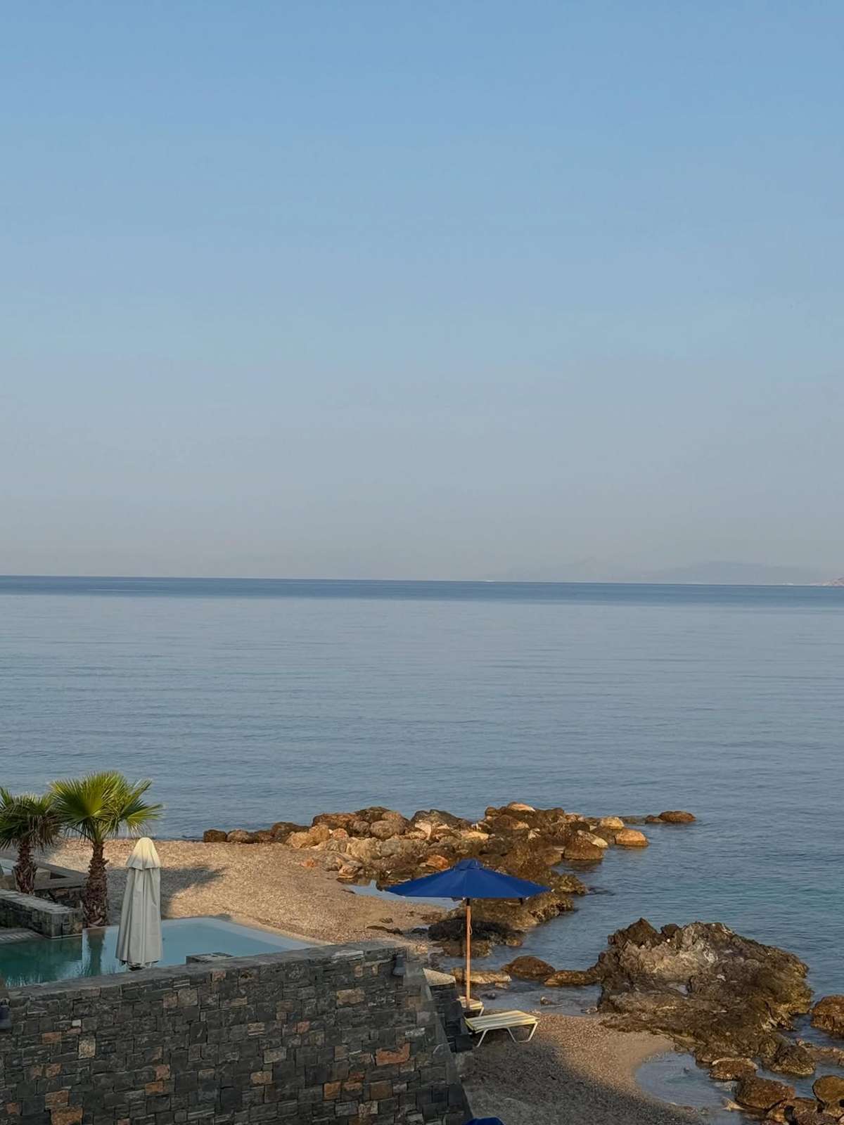 Κατερίνα Καραβάτου: Σε ποιο νησί γεμίζει μπαταρίες; Οι βόλτες στην προκυμαία και η σέλφι με μαγιό χωρίς φίλτρα 25 Κατερίνα Καραβάτου