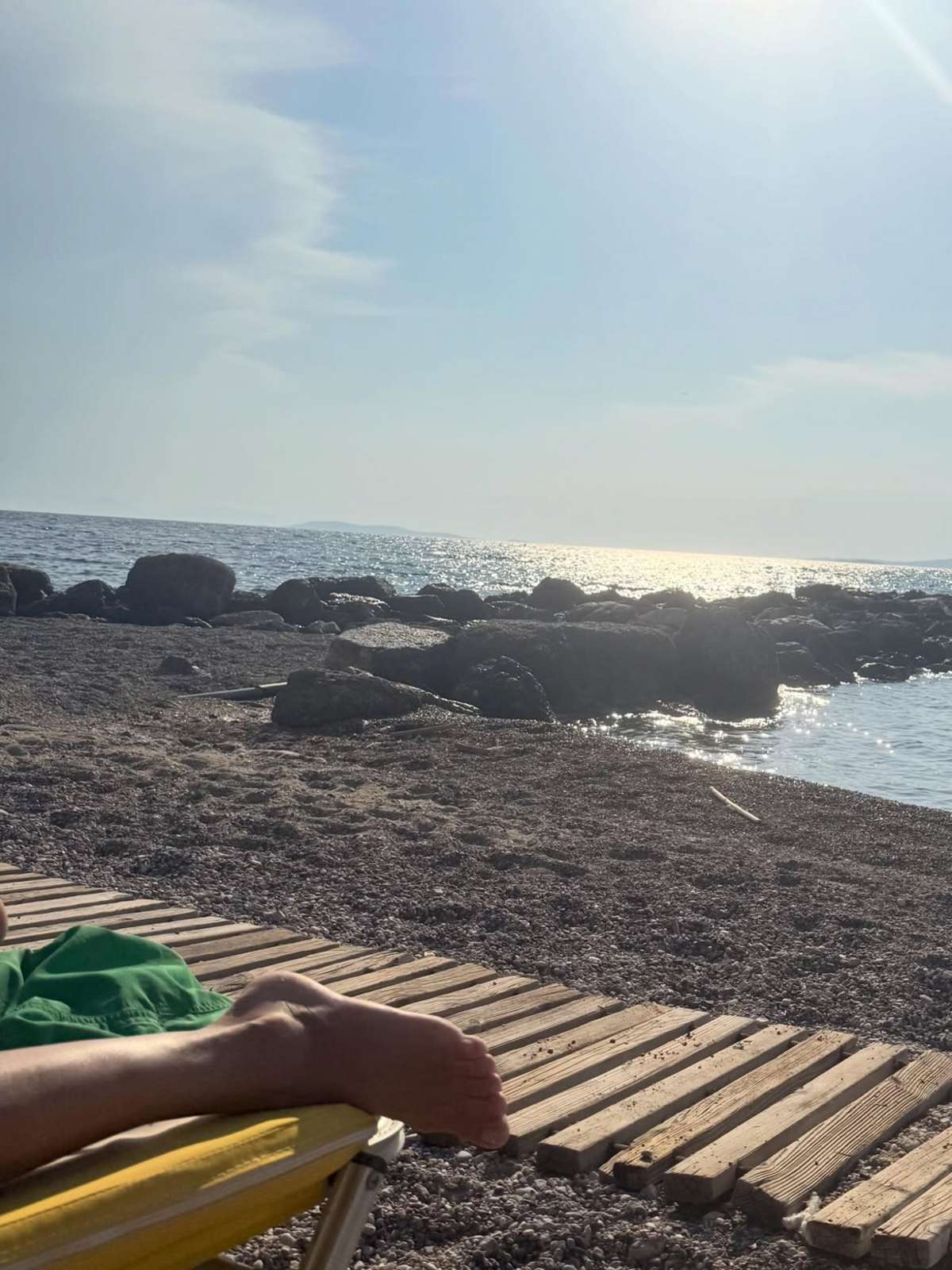 Κατερίνα Καραβάτου: Σε ποιο νησί γεμίζει μπαταρίες; Οι βόλτες στην προκυμαία και η σέλφι με μαγιό χωρίς φίλτρα 24 Κατερίνα Καραβάτου