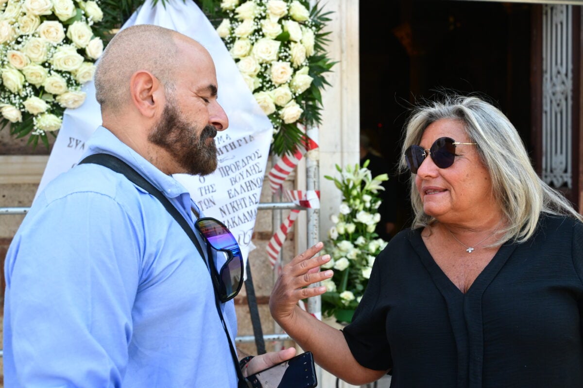 Μαίρη Λίντα: Τελευταίο αντίο στην τραγουδίστρια – Συγκίνηση στην κηδεία της 9 Κηδεία Μαίρης Λίντα