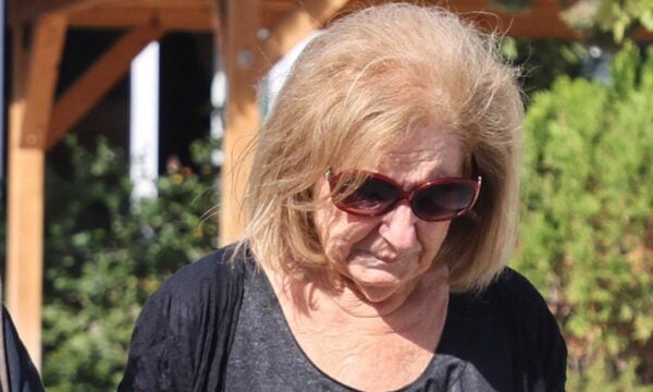 Κάρμεν Ρουγγέρη: Ο βουβός πόνος πίσω από το χαμόγελό της – «Τον έθαψαν με ένα σεντόνι γιατί είπαν ότι διαφορετικά δεν θα λιώσει ποτέ»