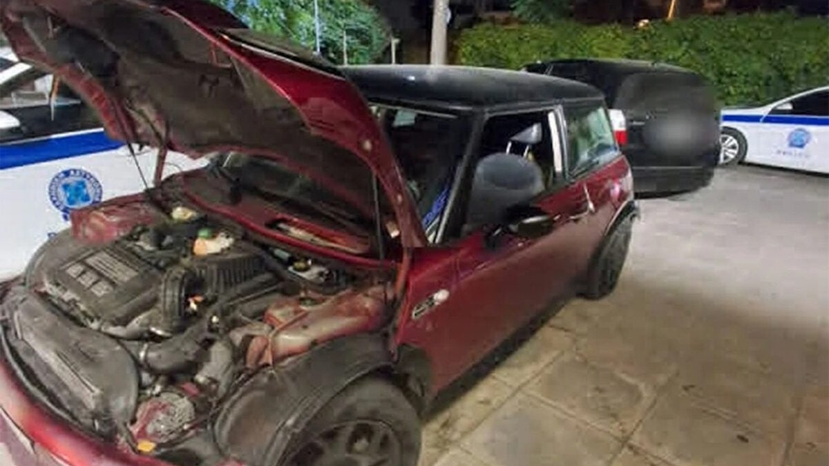 Αγία Παρασκευή: Αστυνομικοί καταδίωξαν αυτοκίνητο και εντόπισαν 61 κιλά κάνναβης 1 Αγία Παρασκευή: Αστυνομικοί καταδίωξαν αυτοκίνητο και εντόπισαν 61 κιλά κάνναβης