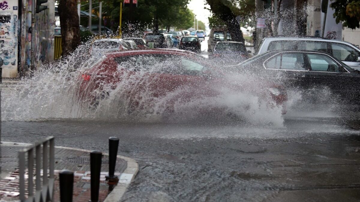 Καιρός: Μπαράζ μηνυμάτων από το 112 για ισχυρές καταιγίδες, κεραυνούς τις επόμενες ώρες – Περιορίστε τις μετακινήσεις σας 1 Καιρός: Μπαράζ μηνυμάτων από το 112 για ισχυρές καταιγίδες, κεραυνούς τις επόμενες ώρες – Περιορίστε τις μετακινήσεις σας