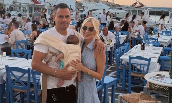 Καινούργιου: Επίσκεψη στην Παναγία Εκατονταπυλιανή και εξομολόγηση για την κόρη της – «Πέρυσι τέτοια εποχή έκανα τάμα»