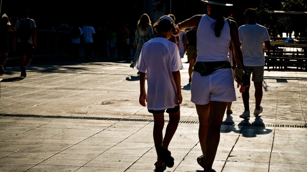 Καιρός: Κορυφώνεται σήμερα ο καύσωνας – Οι περιοχές που θα φτάσουν τους 43°C, πότε πέφτει η θερμοκρασία 1 Καιρός: Κορυφώνεται σήμερα ο καύσωνας – Οι περιοχές που θα φτάσουν τους 43°C, πότε πέφτει η θερμοκρασία