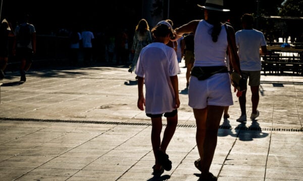 Καιρός: Κορυφώνεται σήμερα ο καύσωνας – Οι περιοχές που θα φτάσουν τους 43°C, πότε πέφτει η θερμοκρασία