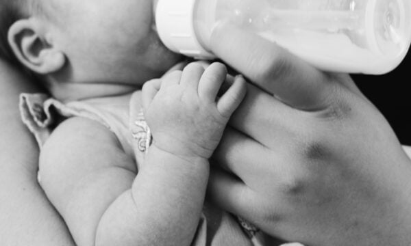 Επίδομα γέννησης έως 3.000 ευρώ από τους δήμους: ερωτήσεις και απαντήσεις για ποσά και κριτήρια