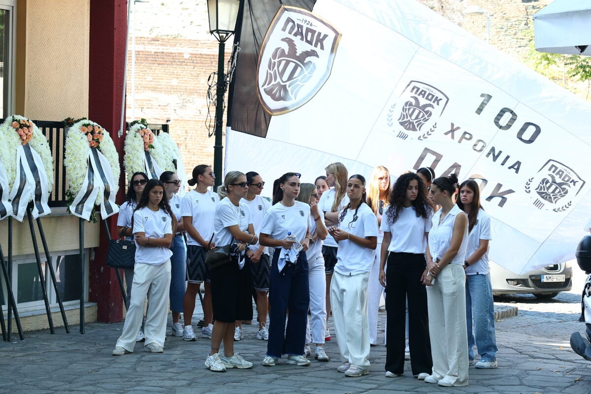 Κηδεία Άννας Μαρίας Πανταζώνη: Βαρύ κλίμα στο τελευταίο αντίο στην 15χρονη αθλήτρια του ΠΑΟΚ