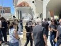Ρέθυμνο: Κηδεία του 25χρονου πυροσβέστη που πέθανε στη φωτιά – Με λουλούδια στα χέρια τον αποχαιρετούν