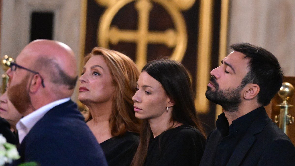 Κηδεία Μάρως Κοντού: Συντετριμμένοι οι ηθοποιοί της σειράς Η γη της ελιάς – Στις πρώτες θέσεις Γκερέκου & Γεωργίου (Φωτογραφίες