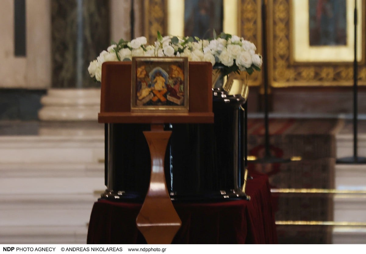 Κηδεία Μάρως Κοντού: Το τελευταίο αντίο σε κλίμα οδύνης – Φωτογραφίες 9 Κηδεία Μάρω Κοντού