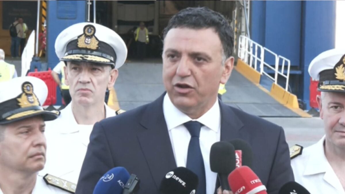 Στο λιμάνι του Πειραιά ο Βασίλης Κικίλιας: «Η ασφάλεια είναι πάνω απ’ όλα – Ακούμε τους λιμενικούς μας» 1 Στο λιμάνι του Πειραιά ο Βασίλης Κικίλιας: «Η ασφάλεια είναι πάνω απ’ όλα – Ακούμε τους λιμενικούς μας»